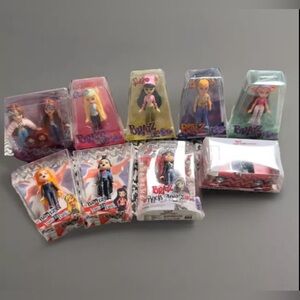 Mini BRATZ Flashback Collectible Figures NEW LOT of 9 ITEMS Total 9 Dolls +1 Car
